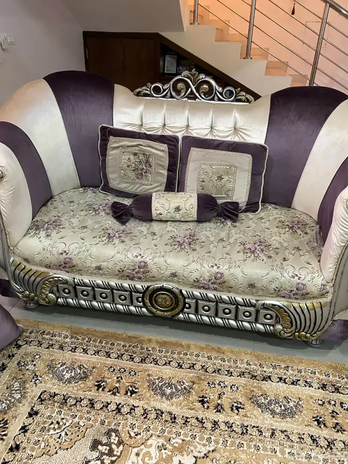 طقم كنب مع طاولات 4