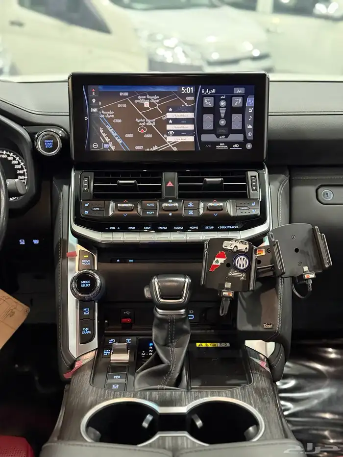 تويوتا لاندكروزر 2023 VX.R بنزين عداد 73 الف فقط 23