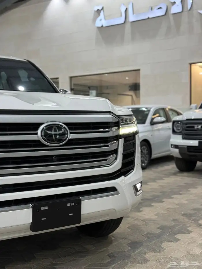 تويوتا لاندكروزر 2023 VX.R بنزين عداد 73 الف فقط 4