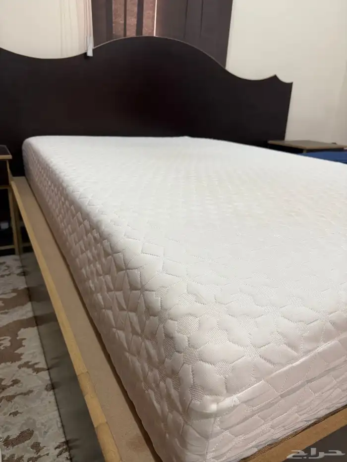 تلفزيون ومرتبه سرير 1