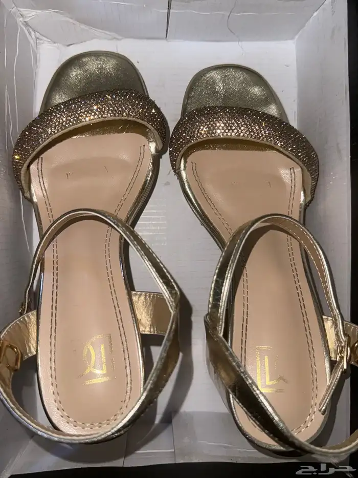 السلام عليكم بنات عندي كعب عالي شوي نظيف للبيع 1