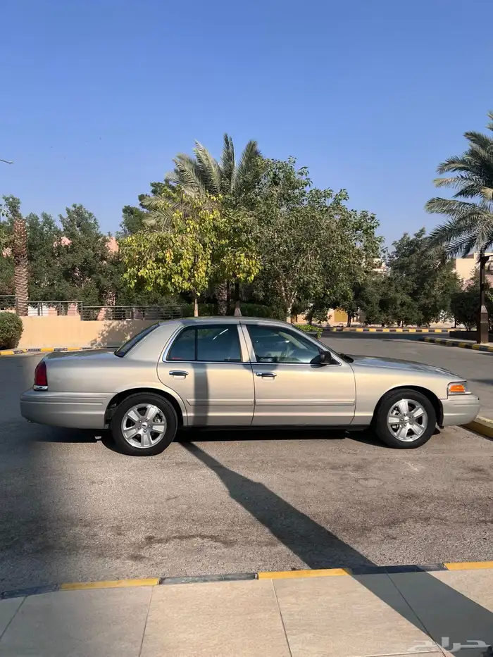 فورد فكتوريا 2010 نص فل ممشى قليل 4