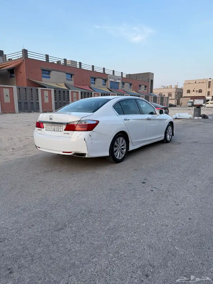 للبيع هوندا اكورد م2015 4