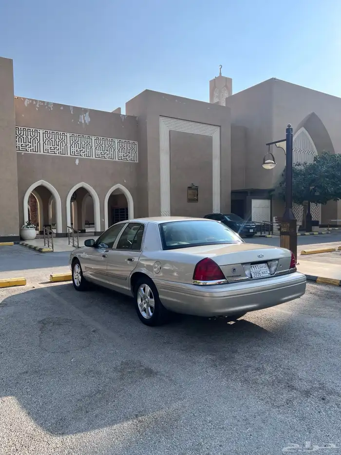 فورد فكتوريا 2010 نص فل ممشى قليل 2