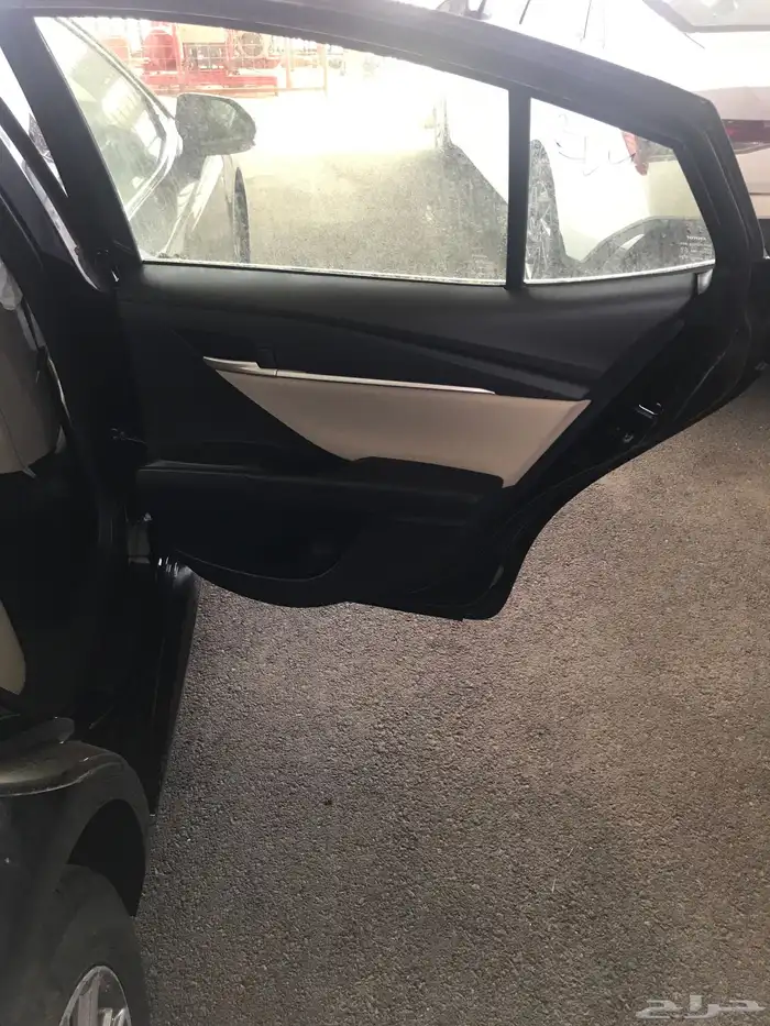 تويوتا كامري Eبنزين موديل 2025 10