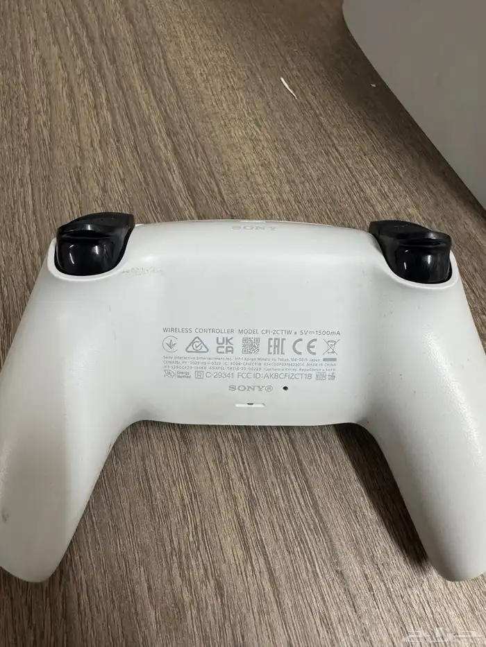 سوني فايف نظيف جدا  مع شاشة 2