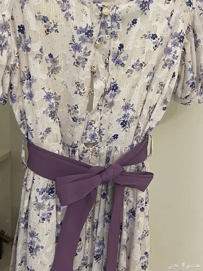 فستانين نظيفة على الشرط 0