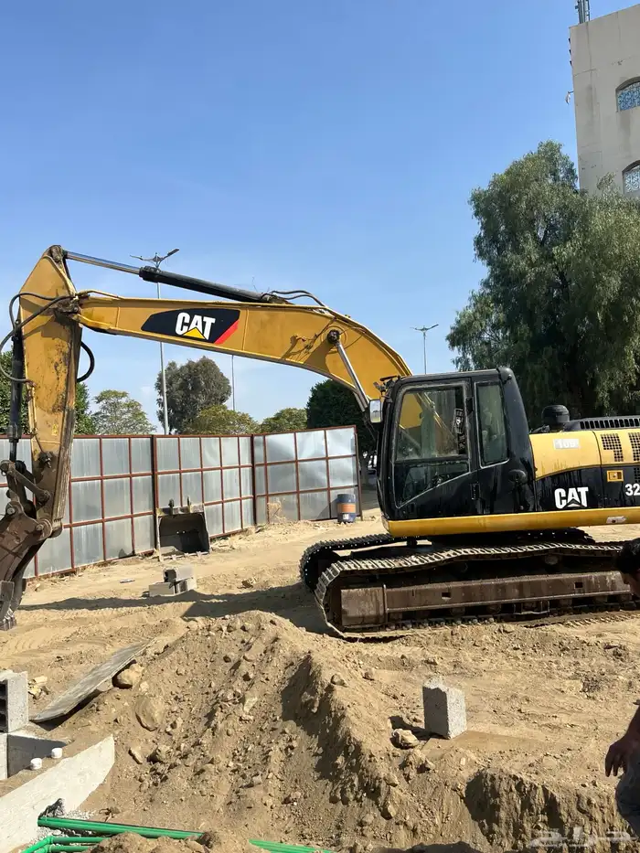 سواق بوكلين خبره فالحفريات والقصات وجميع الاشغال 2