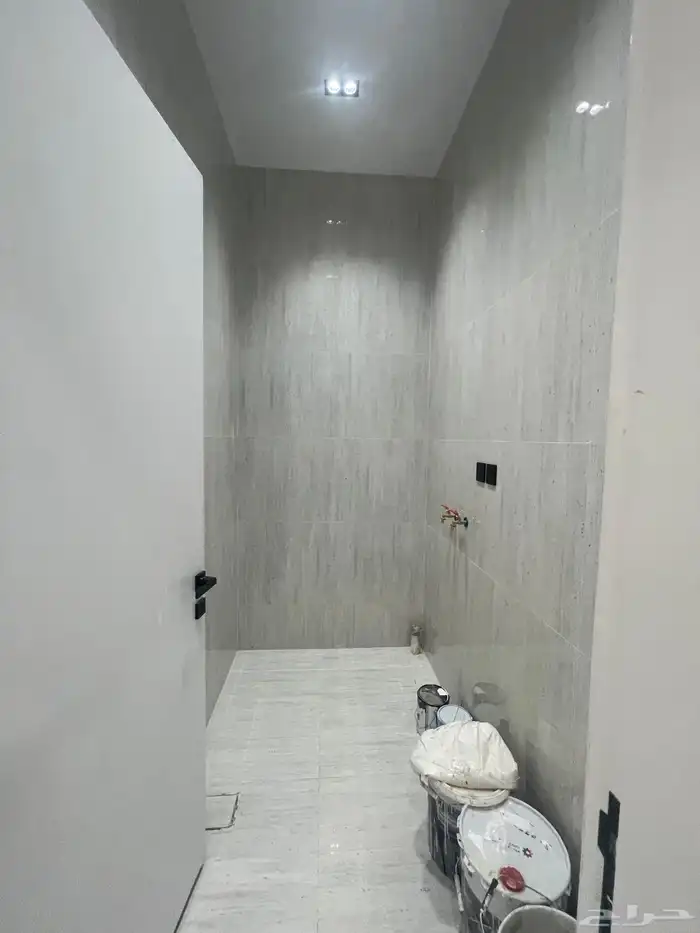 للبيع شقه أرضيه مع بايكه وحوش غرب الخميس قرب طريق ابها 9