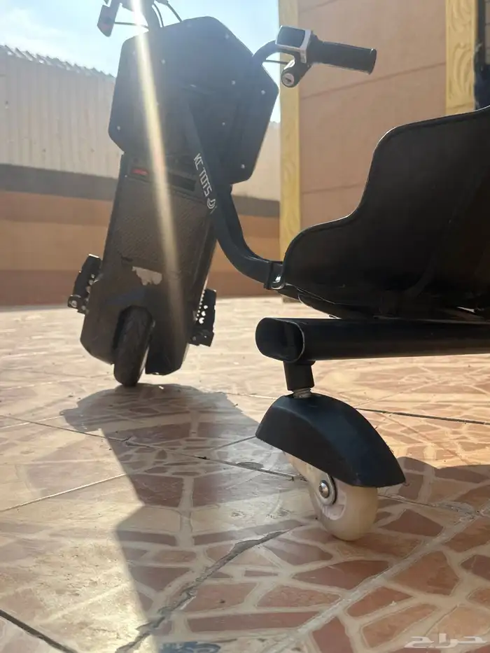 سكوتر بس في مشكلة التاير اليسار 1