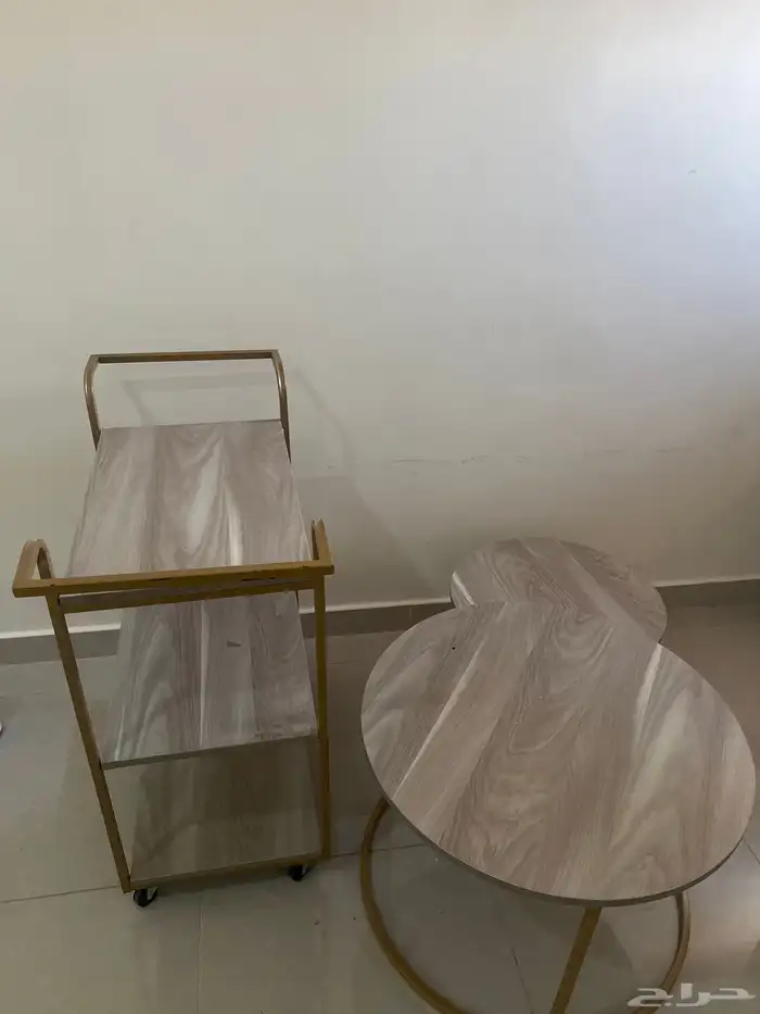 طاوله خدمه نظيفه وشبه جديده 1