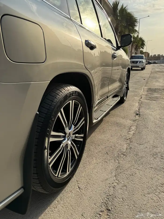 نادر من النوادر جيب لكزس LX570 (مخزن عداد 36) 2