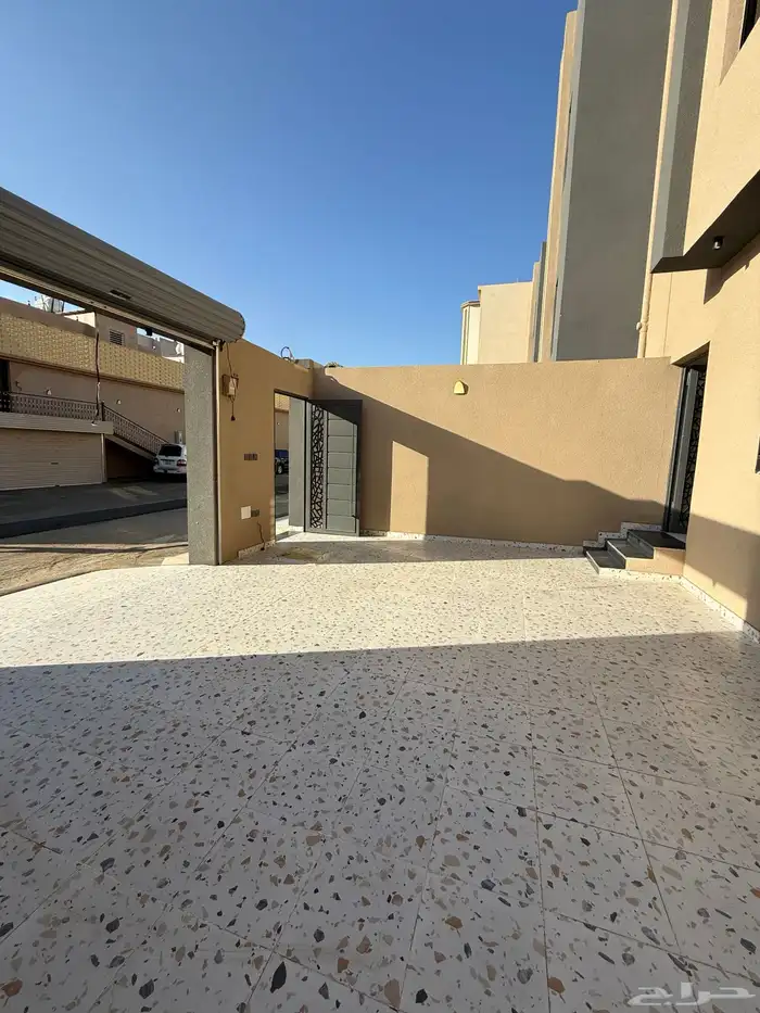 للبيع دور أرضي بحوش 6غرف شمال التضامن خميس مشيط 550الف 4