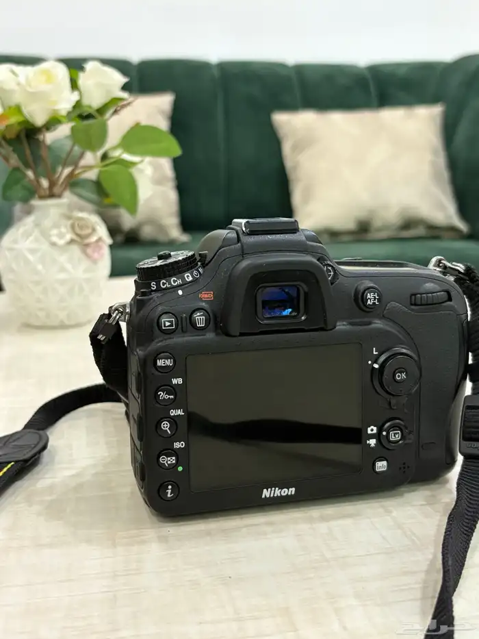 كاميرا نيكون D7100 نظيفة جدا مع خمس عدسات للبيع 8