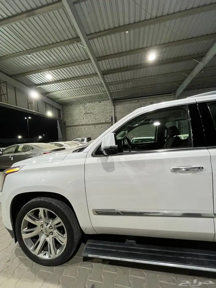 اسكاليد V 2018 شبه الجديد 3