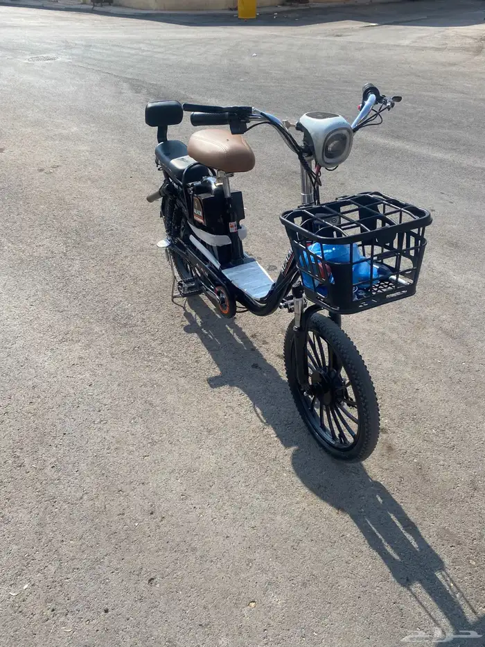 دباب كهرابئ لا يشتكئ من شي الا من البطاريه فيها نص عمر 3