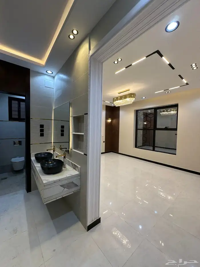 للبيع روف علوى وملحق بمشب 9غرف ودرج خارجي قرب الخدمات700الف 5