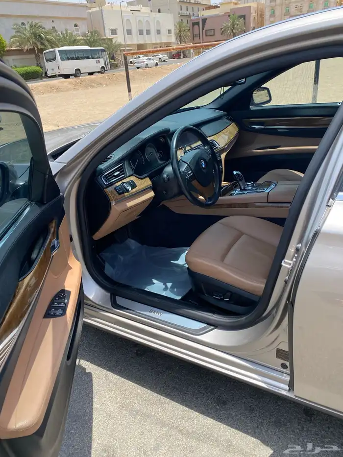 بي ام دبليو 2010 الفئة السابعة 2