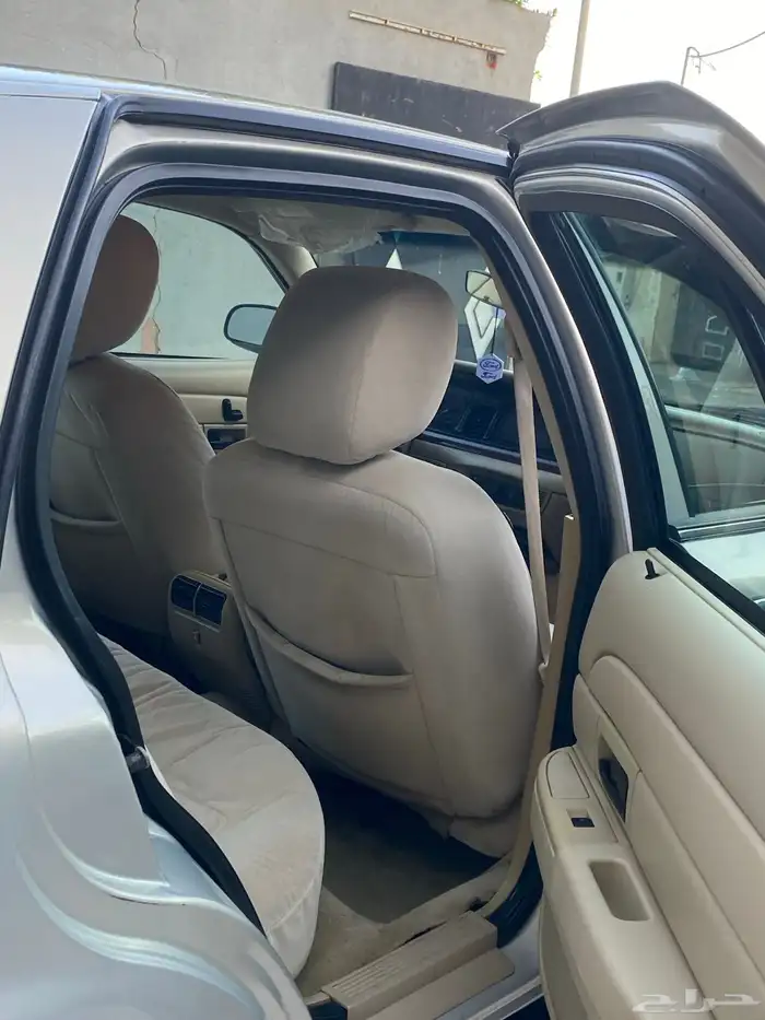 فورد كراون فكتوريا 2011 11