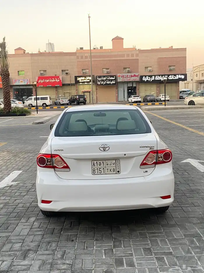 للبيع تويوتا كورلا 2012 نظيف جدا عداد قليل 5