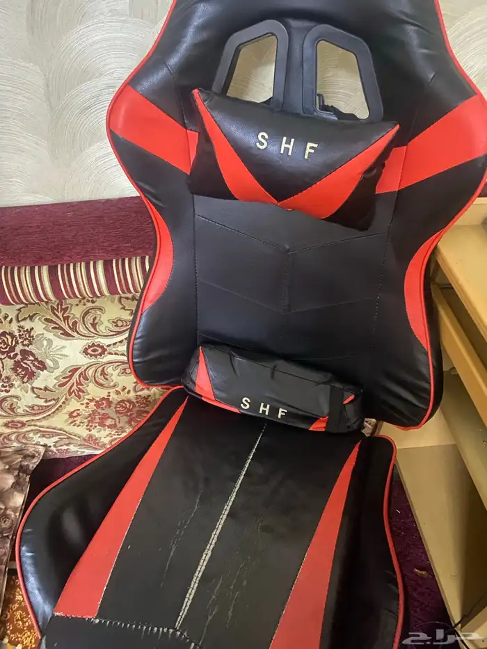 شاشه و مايك و كرسي جيمنج و كيبورد و سماعتين 0