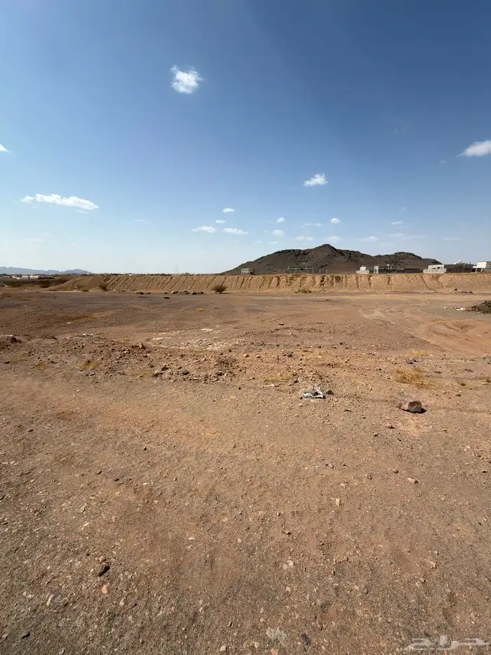 ارض تجارية بالحناكية 1