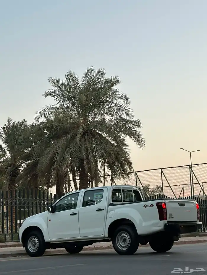 ايسوزو بكب غمارتين موديل 2024 سعودي قير عادي شامل الضريبة 17
