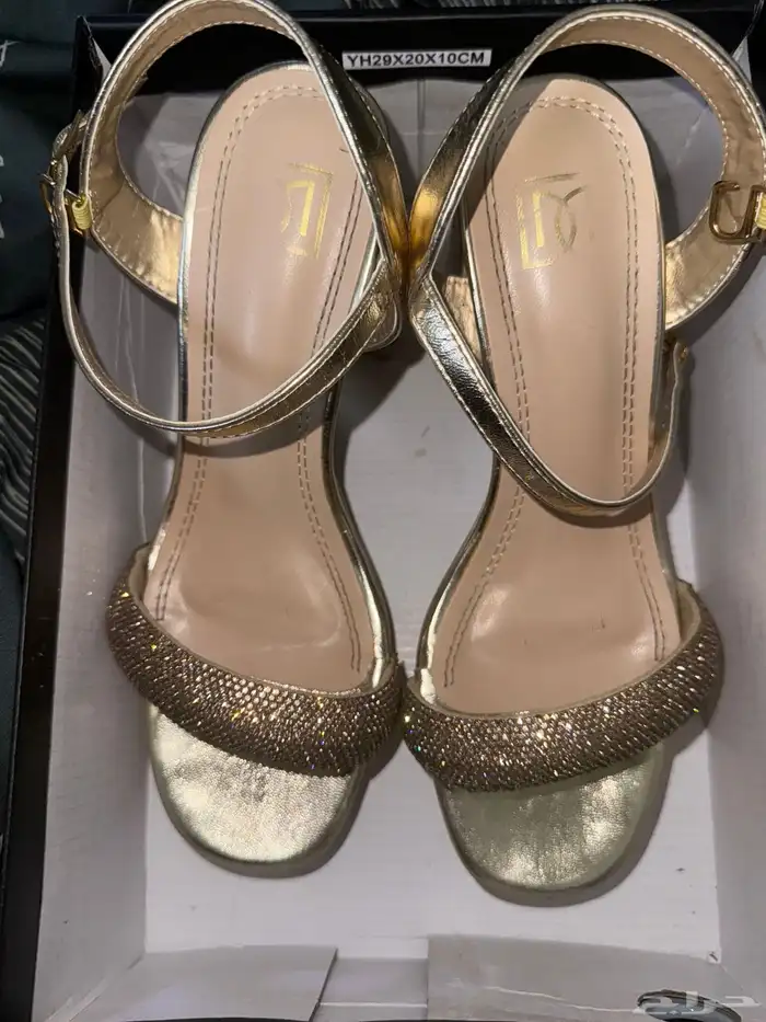 السلام عليكم بنات عندي كعب عالي شوي نظيف للبيع 3