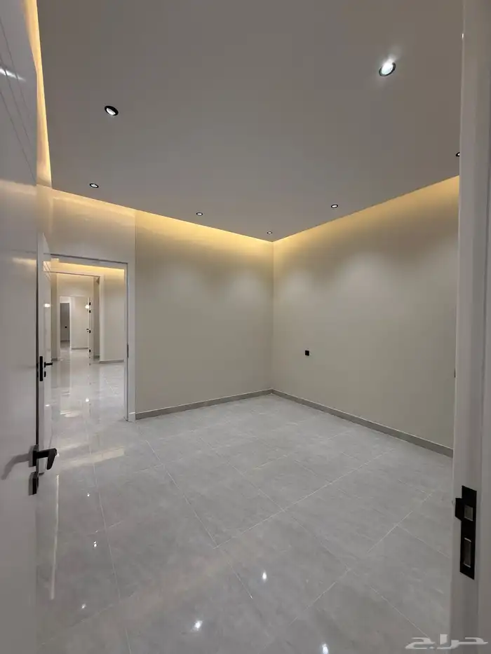 للبيع دور تمليك ارضى بحوش بالقرب من نادي ضمك والمطار 10