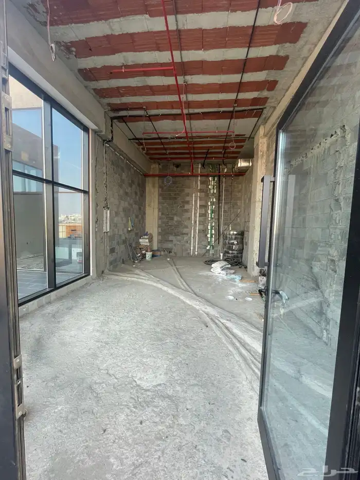 للبيع مبنى تجاري مميز في ابحر الشماليه طريق الملك سعود 7