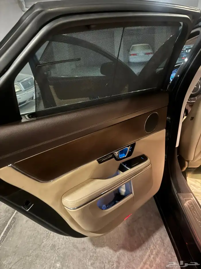 جاكوار xj 2015 8