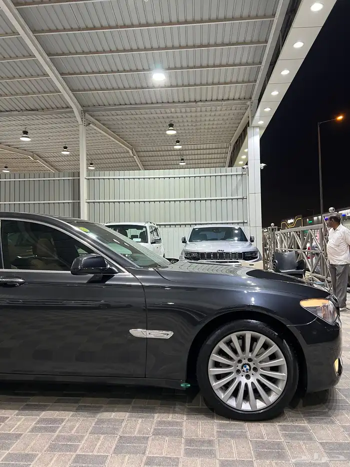 BMW 730 موديل 2012 مخزن للبيع 7