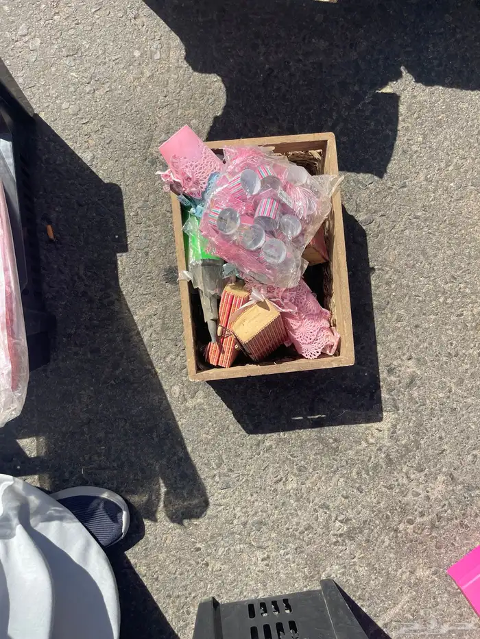 باقي اغراض محل هدايا القطعة بريالين او البيع جملة 17