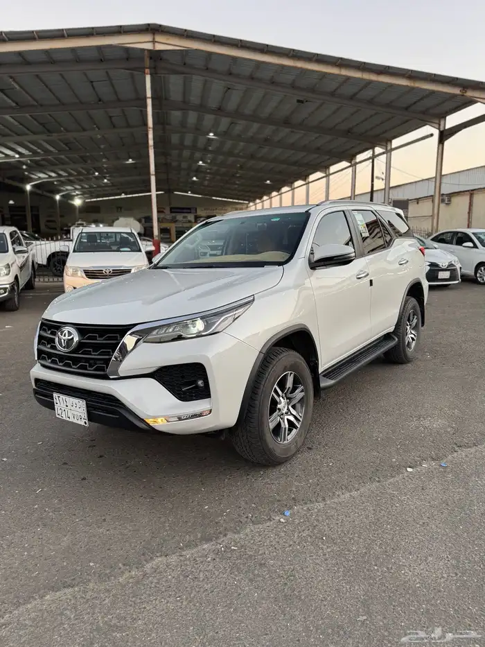 فورتشنر 2025 VX-1 عداد 17 الف كم فقط . 1