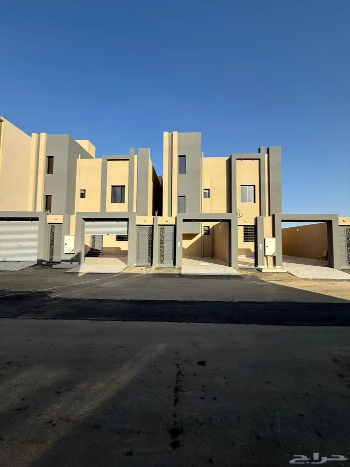 للبيع دور أرضي بحوش 6غرف شمال التضامن خميس مشيط 550الف 0