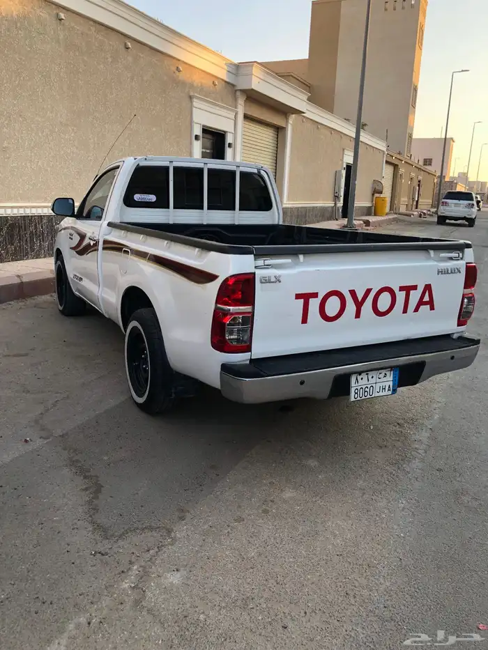 هايلكس 2014 GLX للبيع او البدل بشاص نيسان من 12 وطالع 4