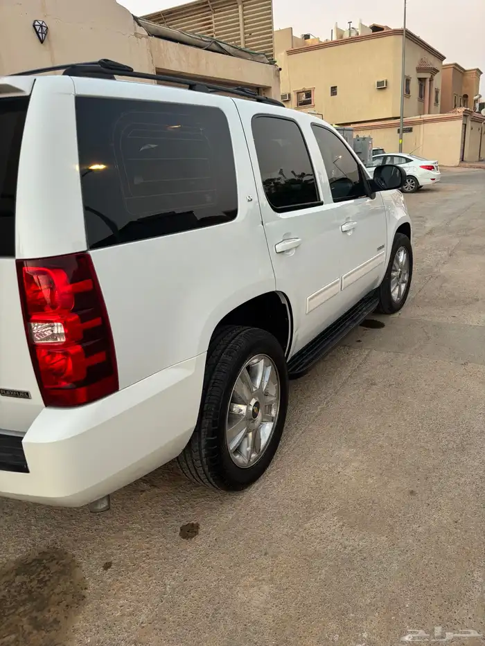 تاهو اللون ابيض نظيف جدا الحمدلله ماشي 266 فحص واستمارة جديد 0