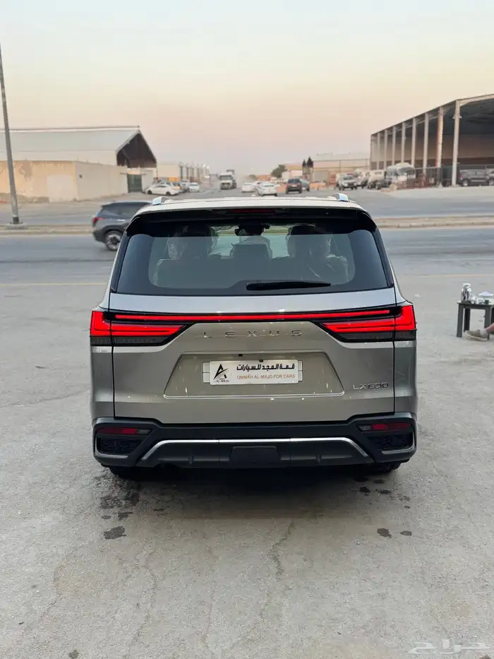 للبيع لكزس LX600 - 2023 اف سبورت عداد 6 الاف كيلو فقط 5