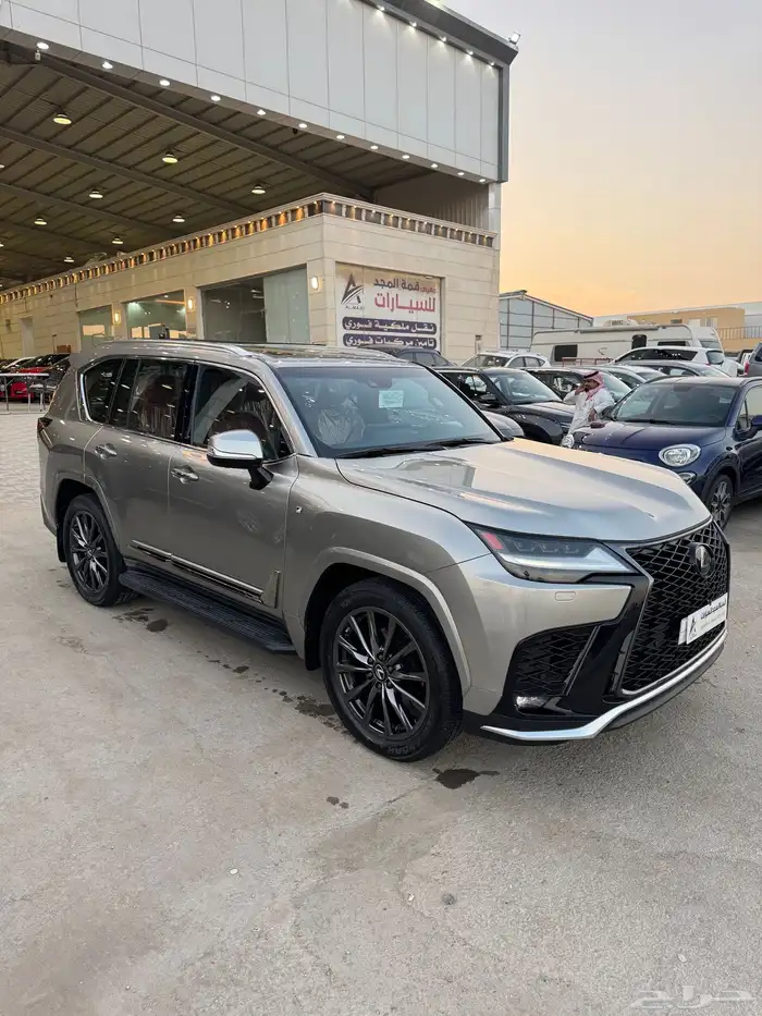 للبيع لكزس LX600 - 2023 اف سبورت عداد 6 الاف كيلو فقط 1
