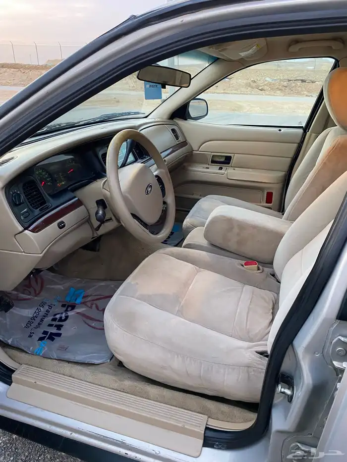 فورد كراون فكتوريا 2011 16