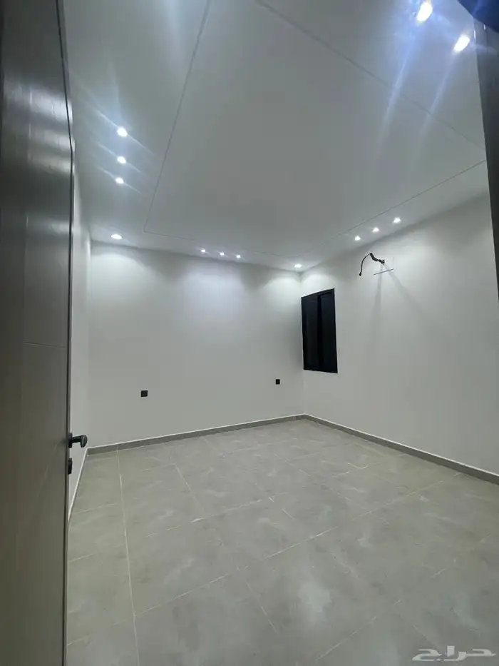 للبيع شقق ادوار علويه تشطيب راقي وسط الخدمات خميس مشيط 16