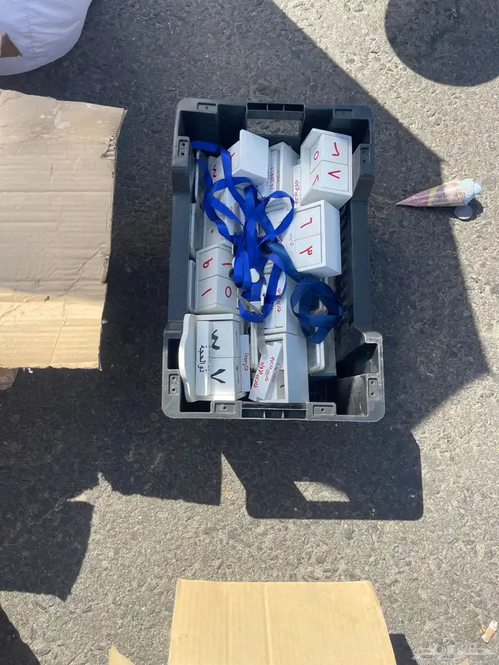 باقي اغراض محل هدايا القطعة بريالين او البيع جملة 13