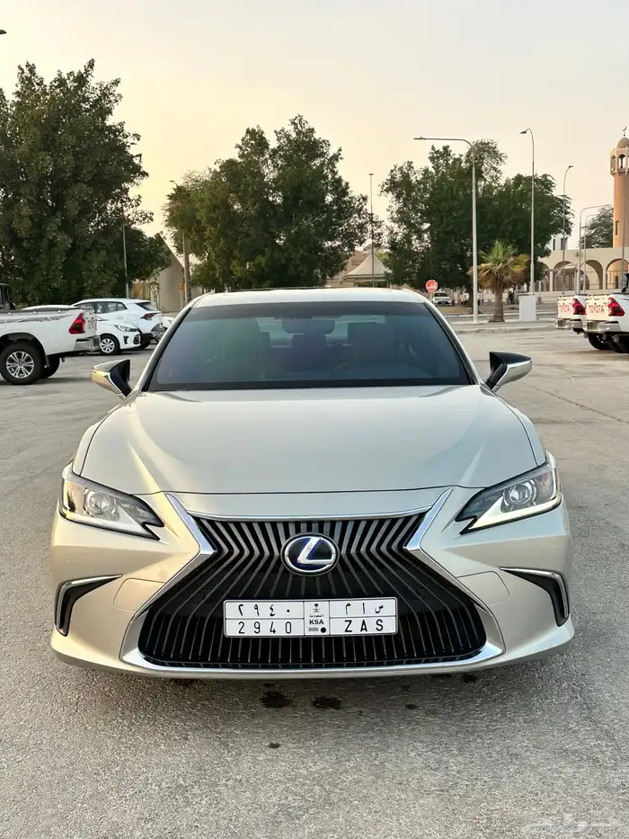 لكزس ES300h هايبرد 2021 بحالة الوكالة سعودي 7