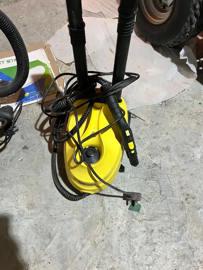 مكنسة جف رطب في حاله ممتازه وممسحه تحتاج صيانه مع كامل قطعه 1