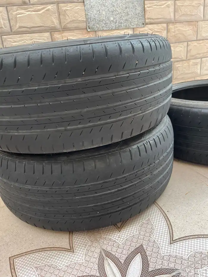 كفرات كورولا الحجم  215 45R17 السعر على السوم 6