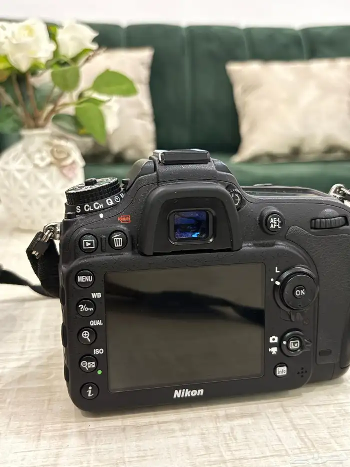 كاميرا نيكون D7100 نظيفة جدا مع خمس عدسات للبيع 9