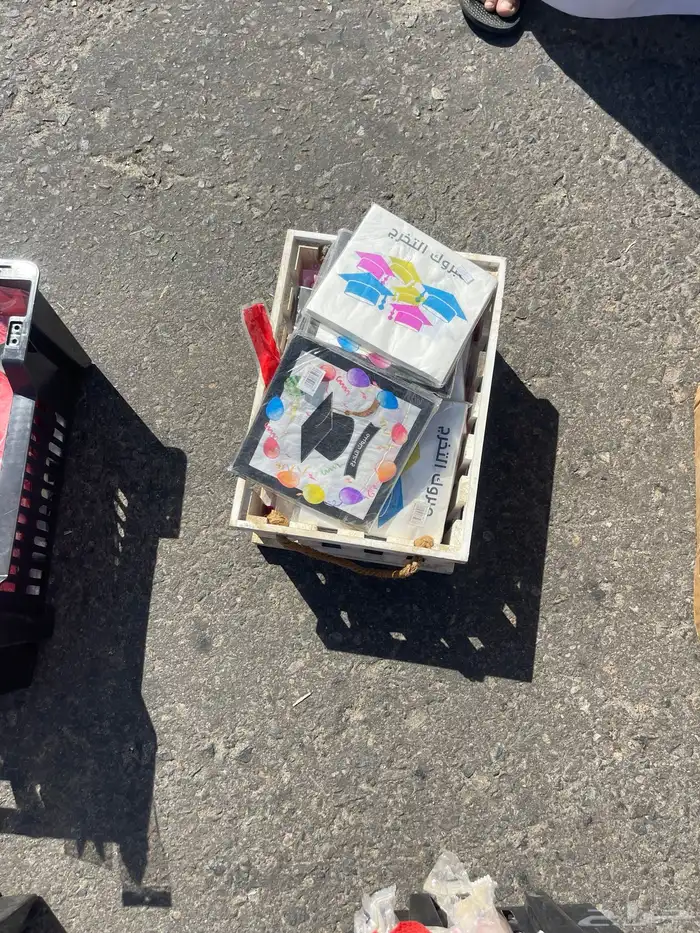 باقي اغراض محل هدايا القطعة بريالين او البيع جملة 16