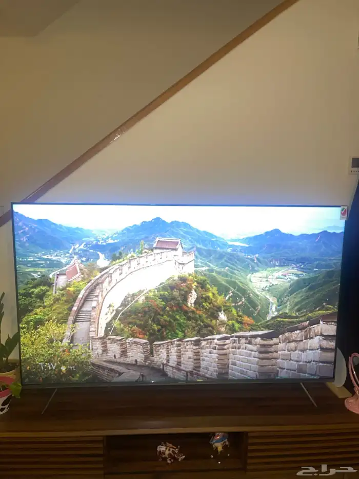 تلفزيون باناسونيك مقاس 65 inch مع طاولة تلفزيون 0