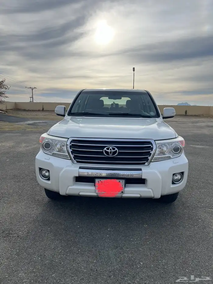 لاند كروزر صالون GXR 3 موديل 2014 0