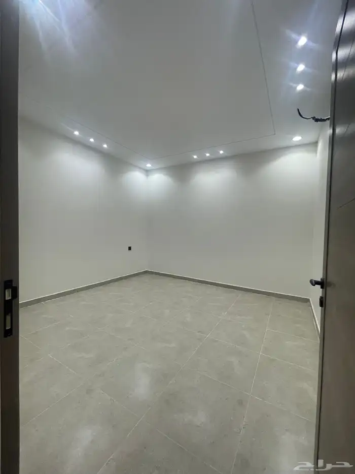 للبيع شقق ادوار علويه تشطيب راقي وسط الخدمات خميس مشيط 17